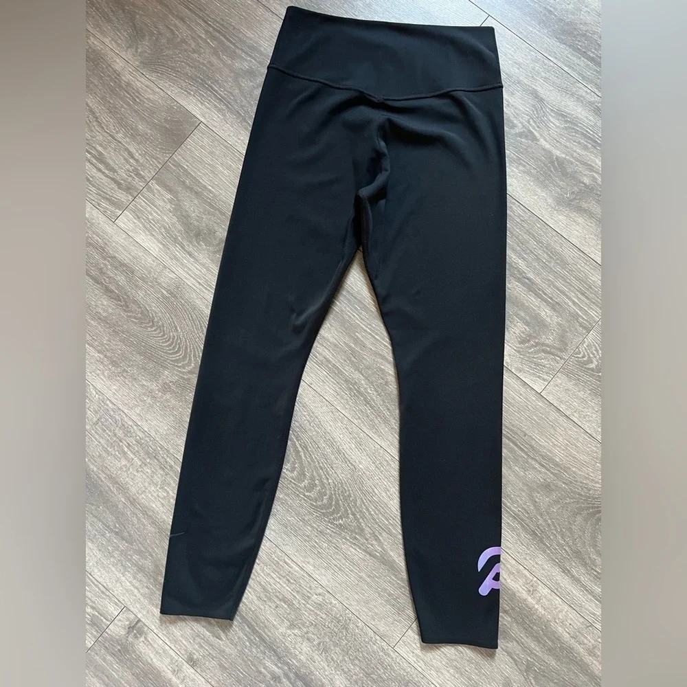 Nike Peleton dri-fit leggings. Size small